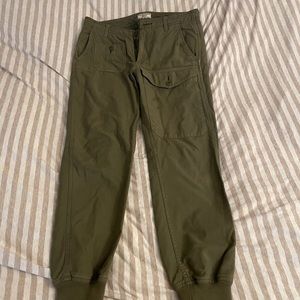 Jogger pants with pockets in front